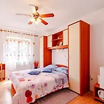 Gostinjska kuća And With Parking Space 3*